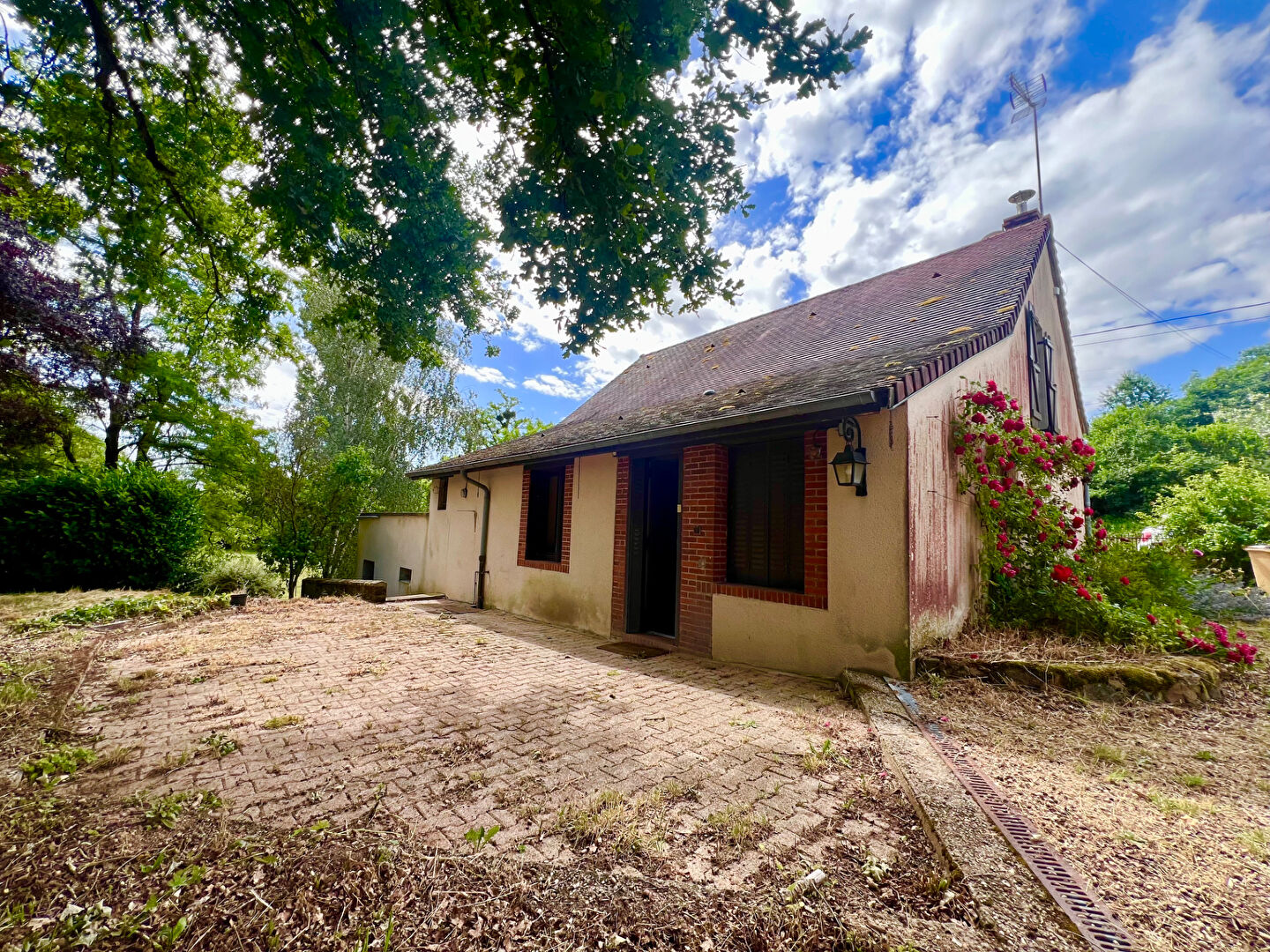Charmante maison à rafraîchir à Issy-l'Évêque - Idéale primo-accédant