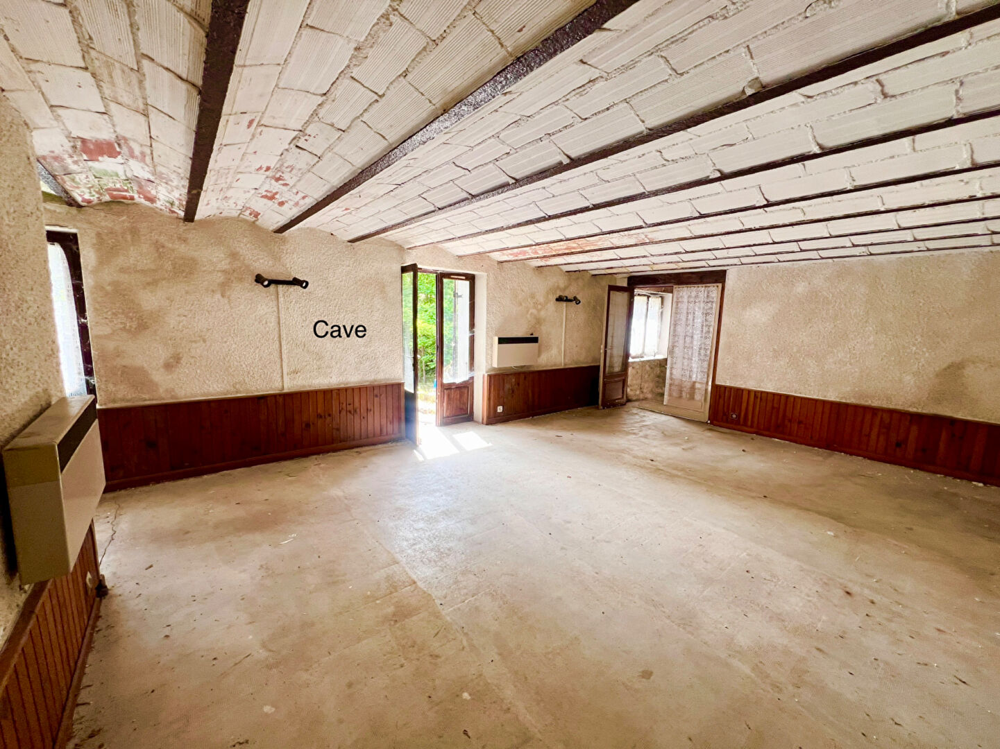Charmante maison à rafraîchir à Issy-l'Évêque - Idéale primo-accédant