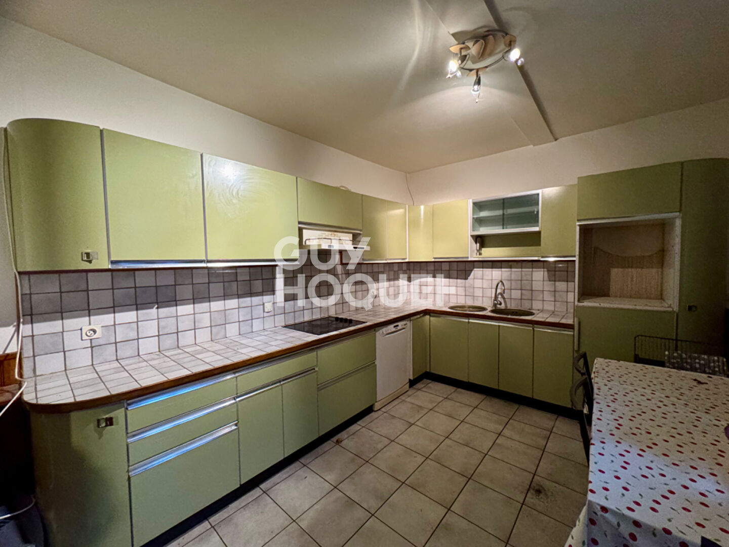 MAISON (6 PIÈCES) À LE CREUSOT (71200)