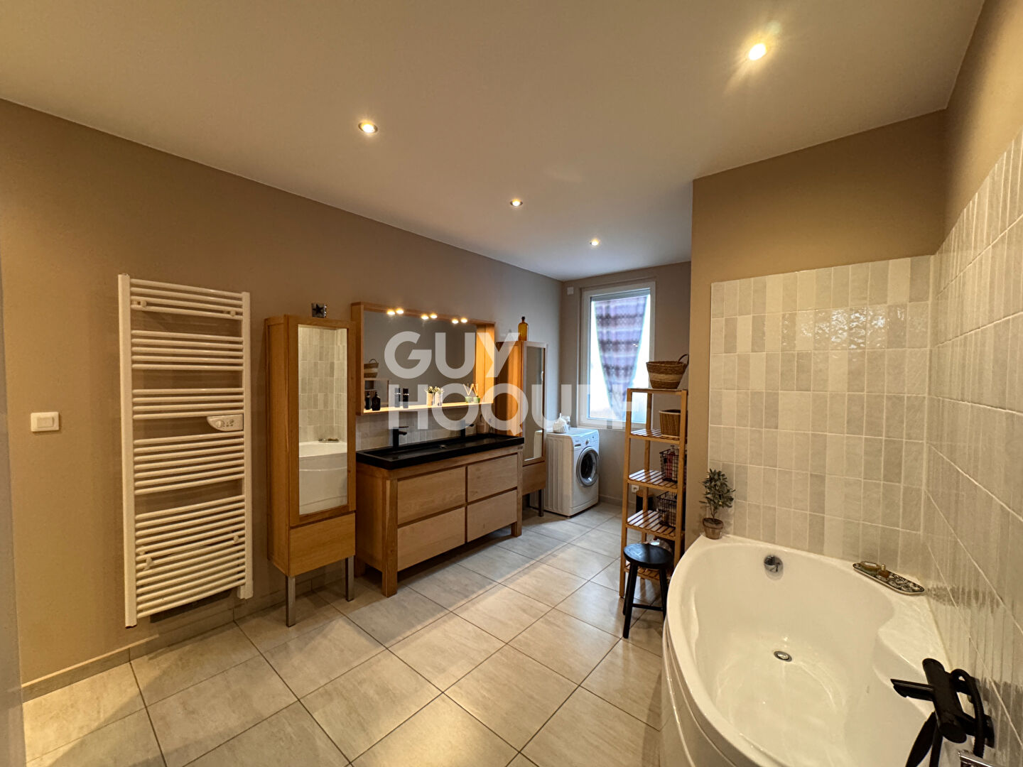 Maison à vendre - 6 pièces, 4 chambres au Creusot