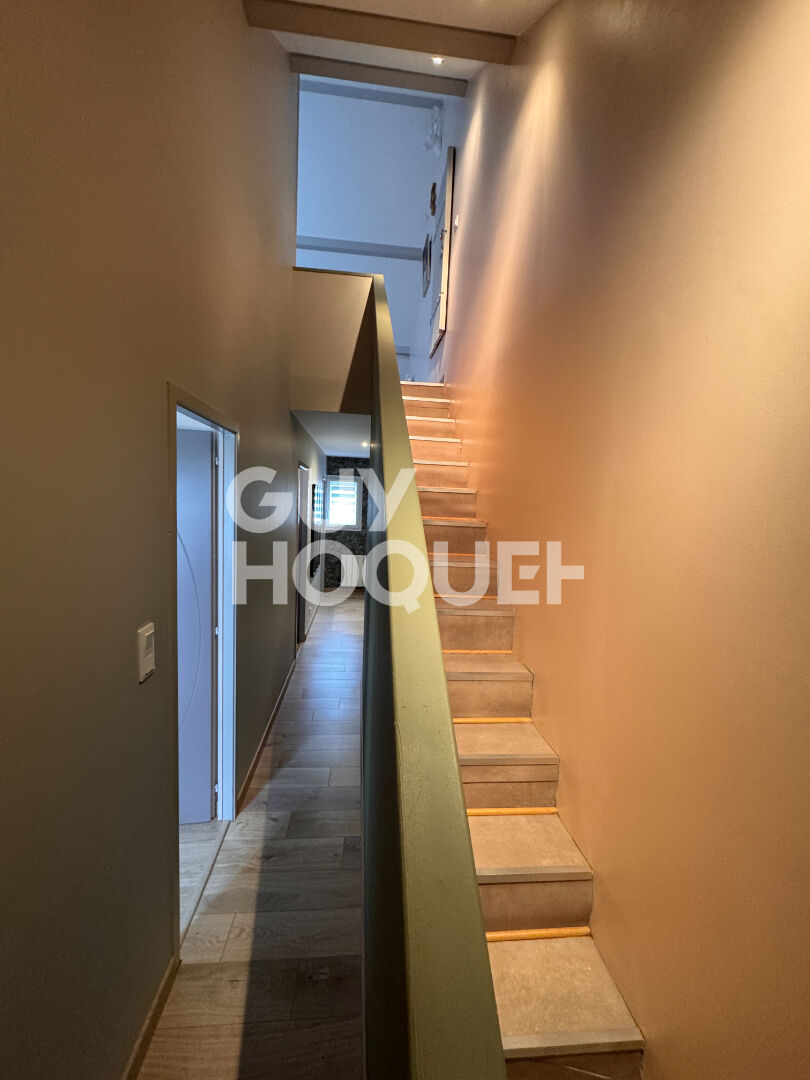 Maison à vendre - 6 pièces, 4 chambres au Creusot