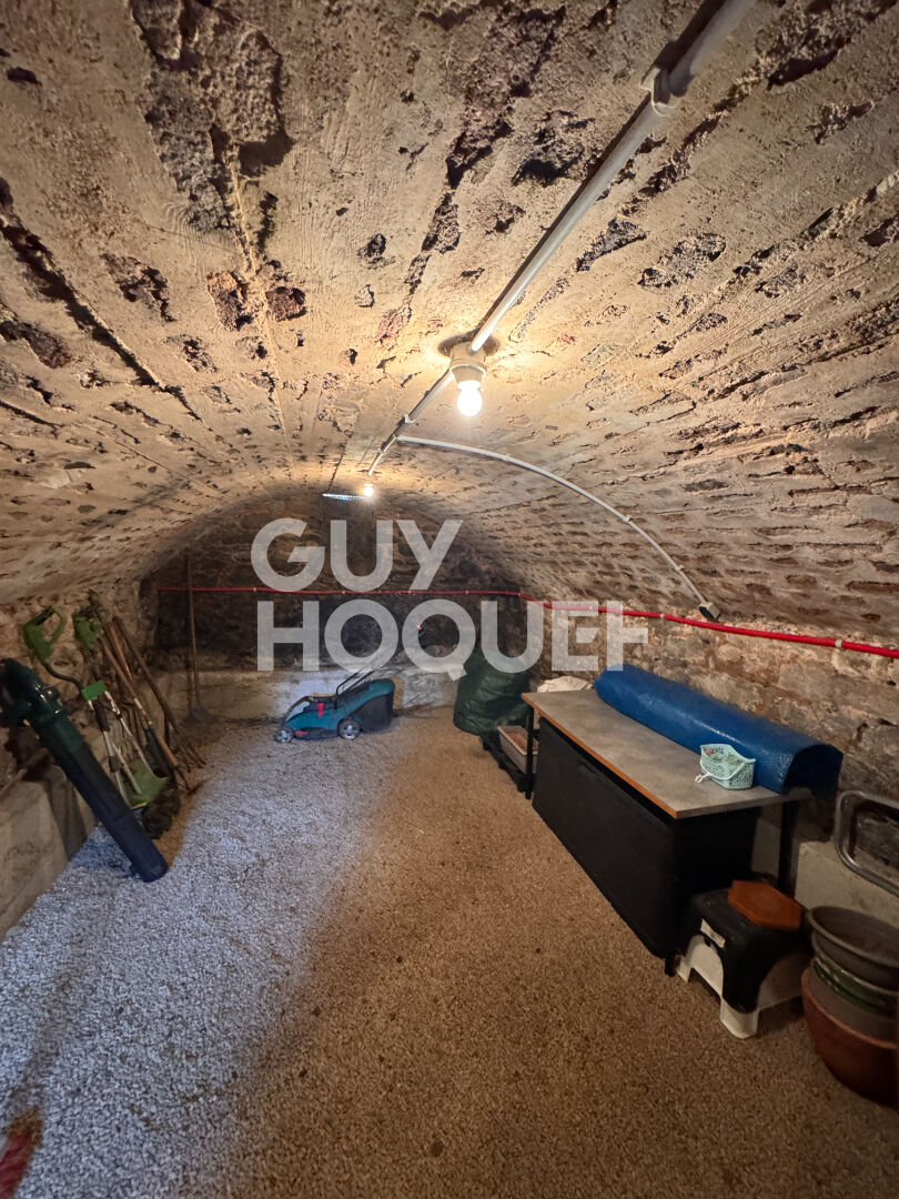 Maison à vendre - 6 pièces, 4 chambres au Creusot