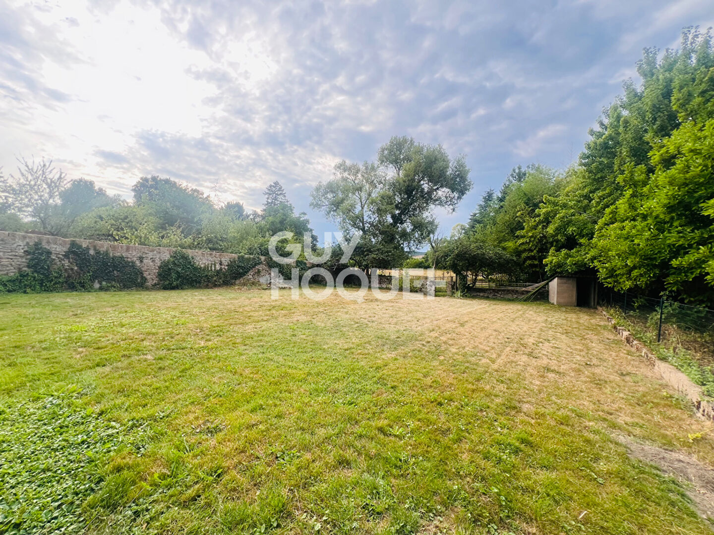 Maison spacieuse à vendre à Toulon-sur-Arroux - 155 000 