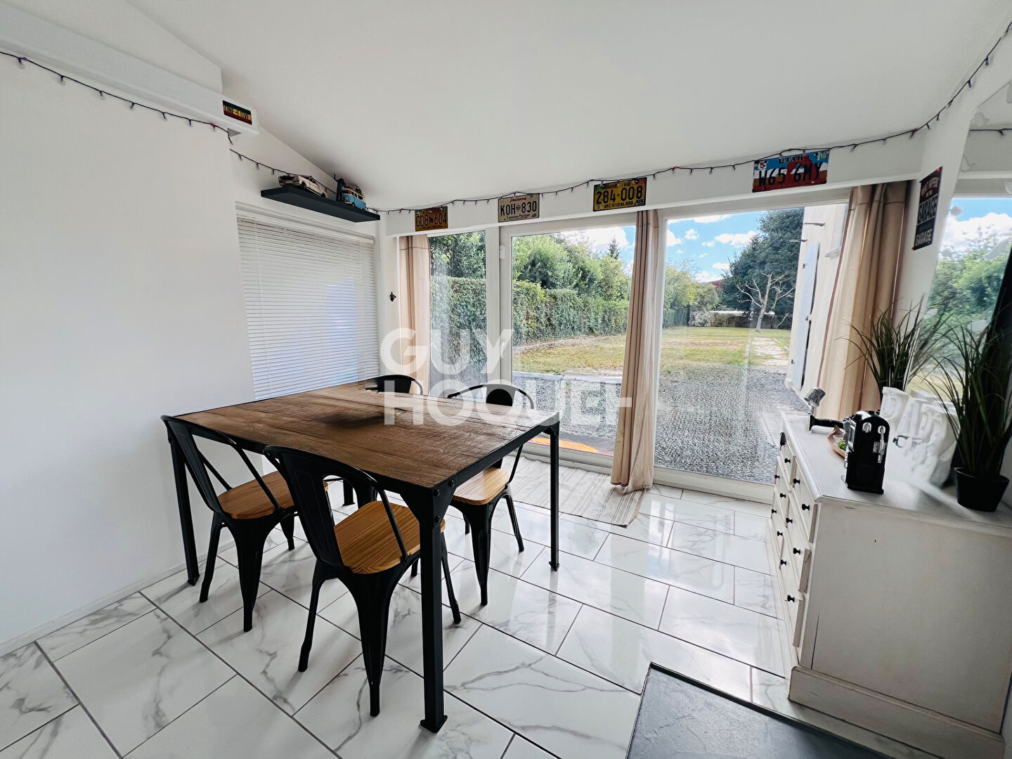 Maison spacieuse et rénovée à vendre dans un quartier calme