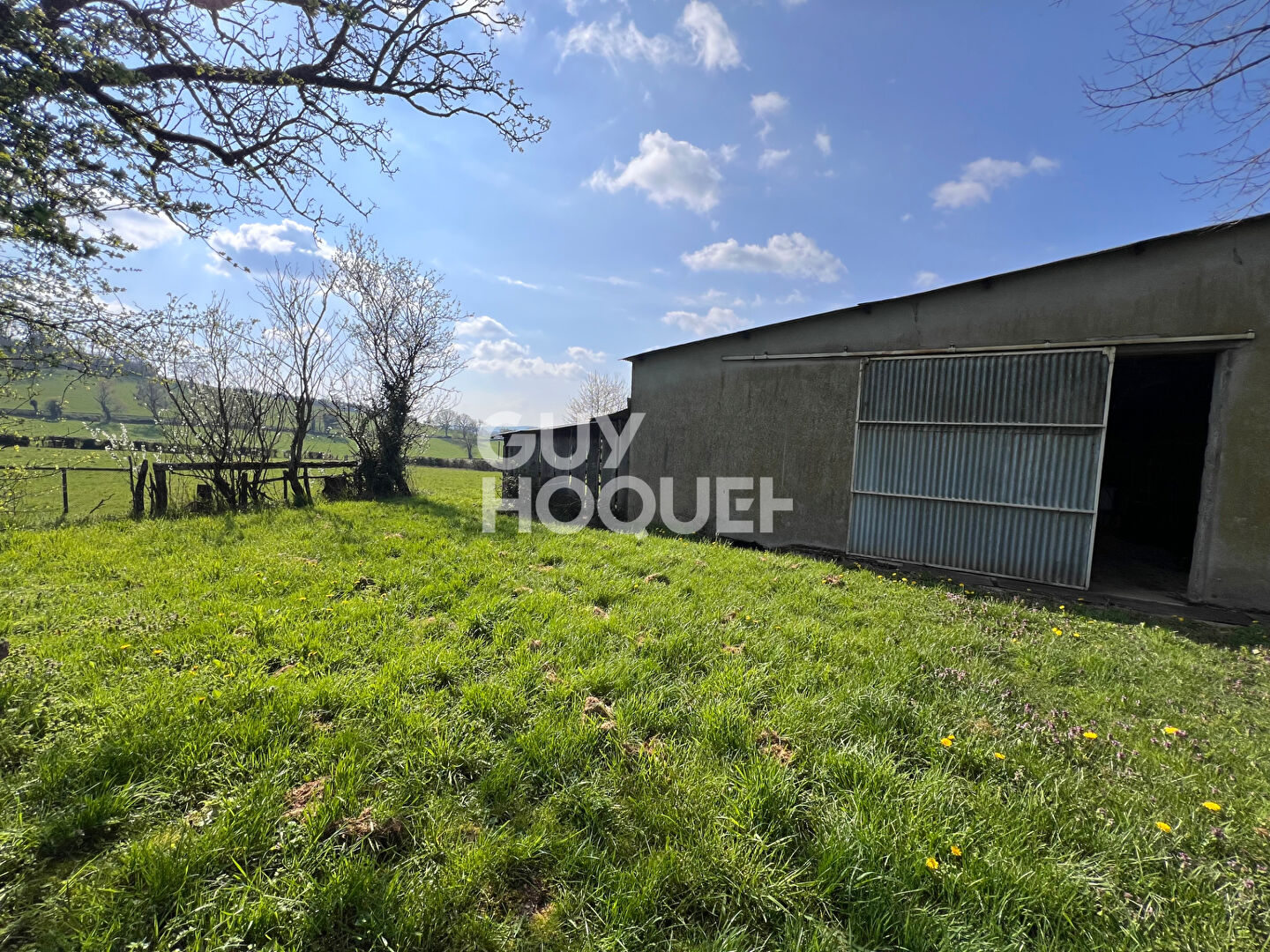 À vendre : Corps de ferme à Issy-l'Évêque - 4 pièces, 105 m² sur 1,14 ha