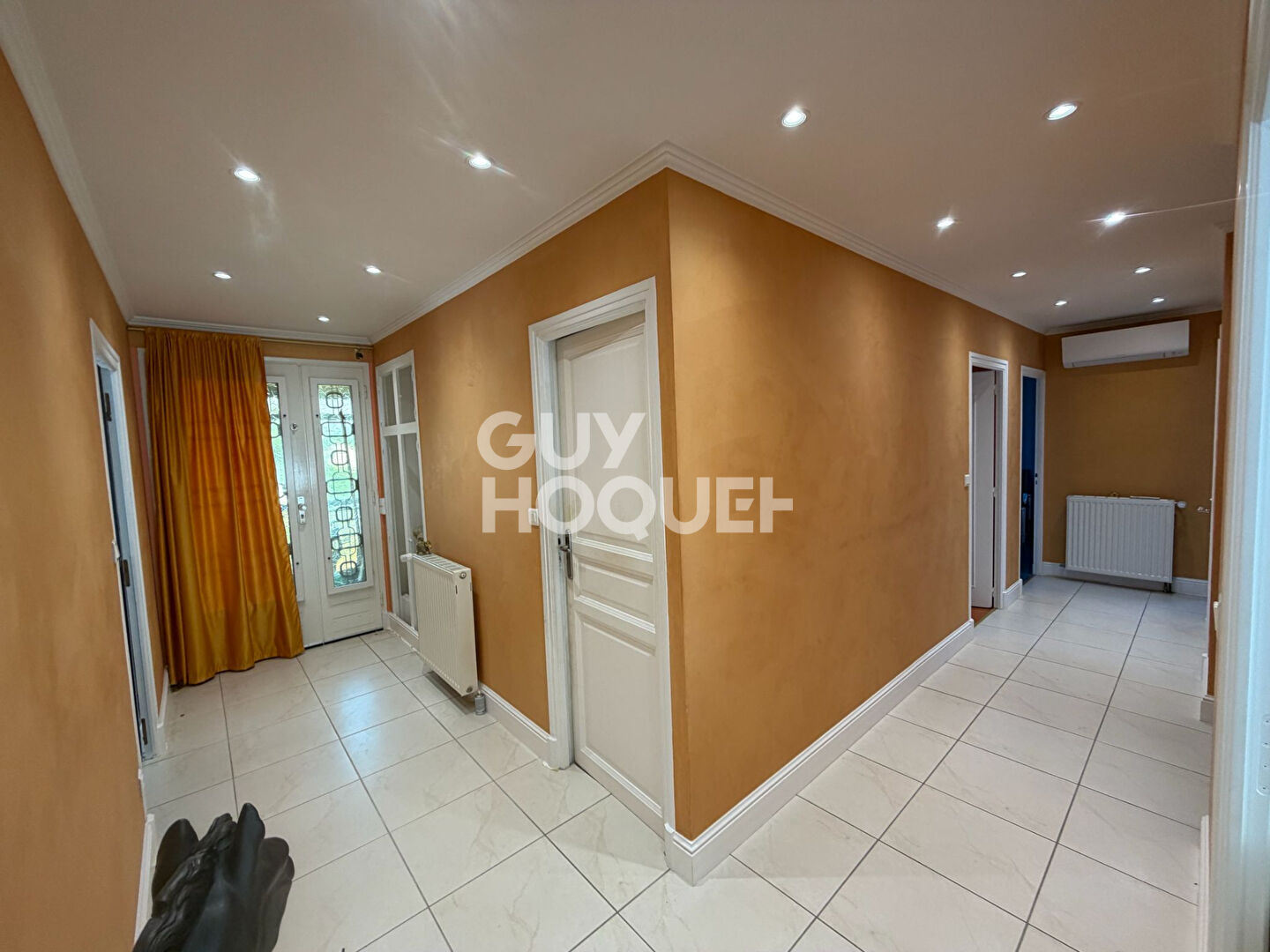 Maison spacieuse de 8 pièces à vendre à Le Breuil