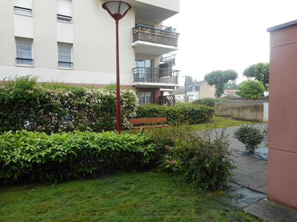 LE MANS - RIVE DROITE - STUDIO DANS RESIDENCE SECURISEE AVEC PARKING FERME