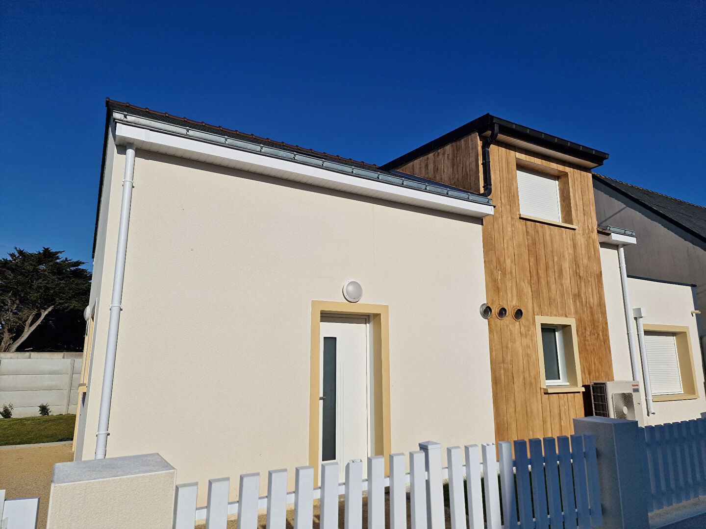 A 2 pas de la côte sauvage.