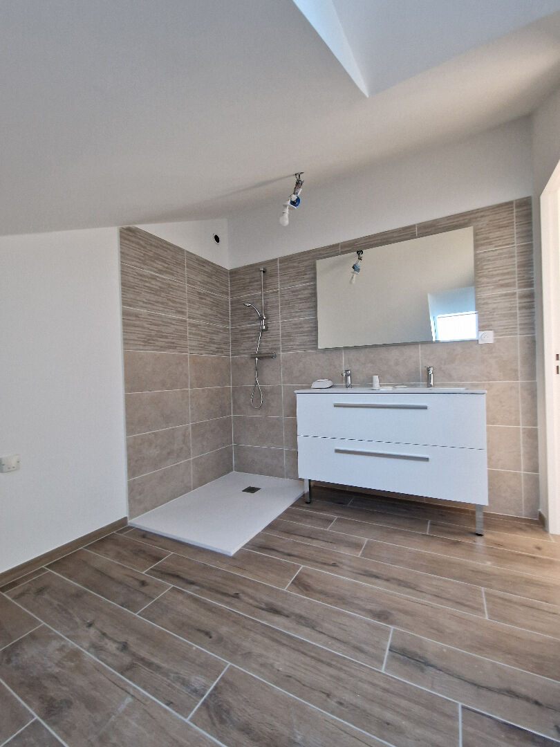 A 2 pas de la côte sauvage.