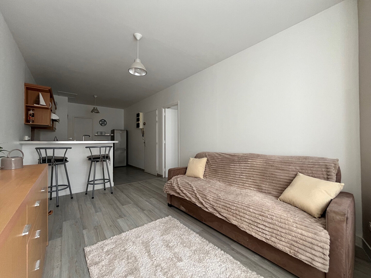 Proche toutes commodités et gare à pied.