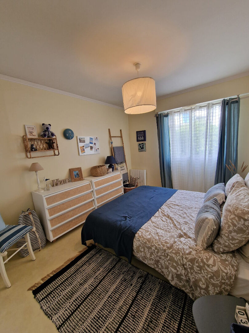 Proche toutes commodités et plage à pieds.