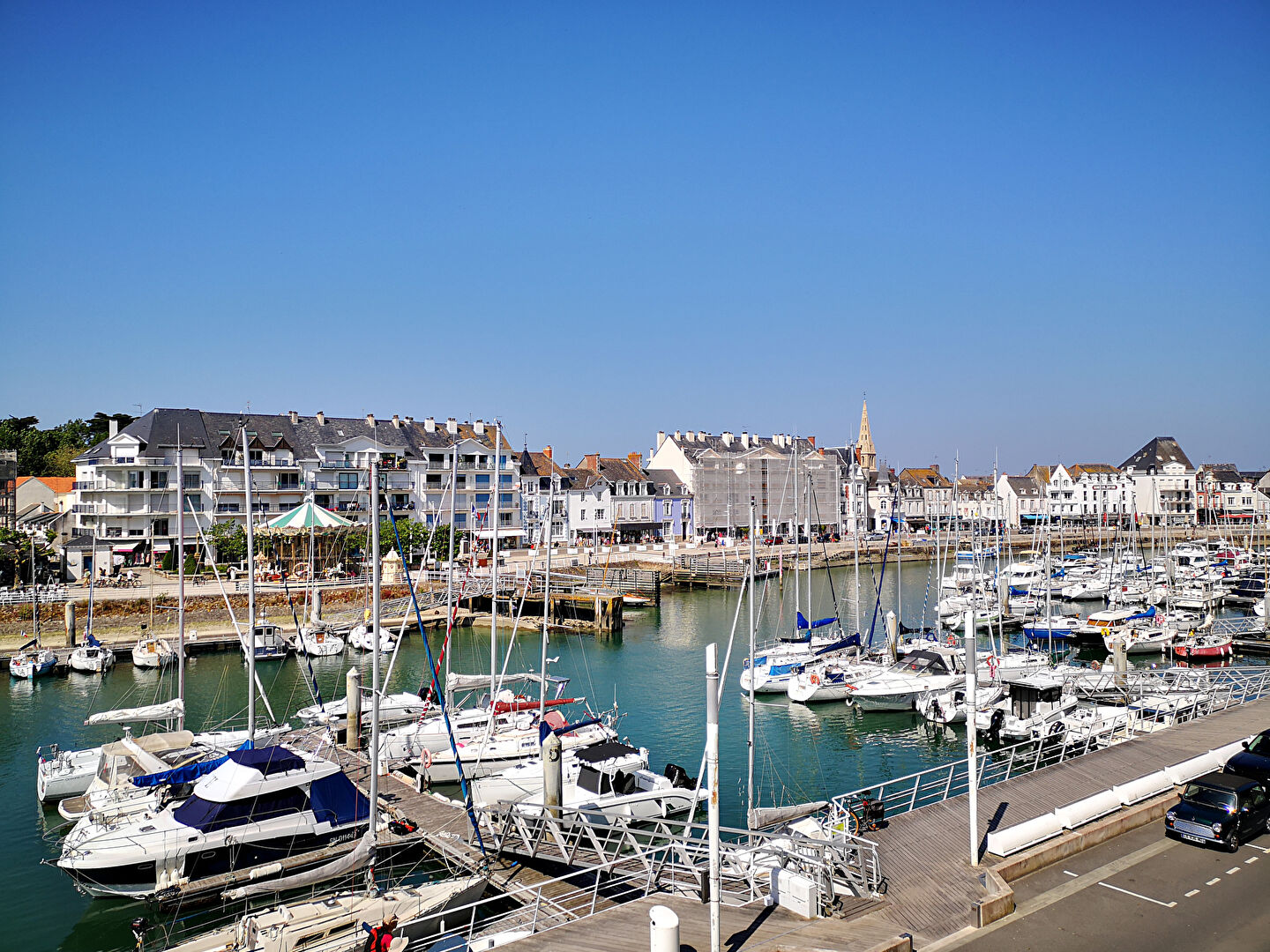 GRAND APPARTEMENT D'ANGLE  avec vue mer et port !