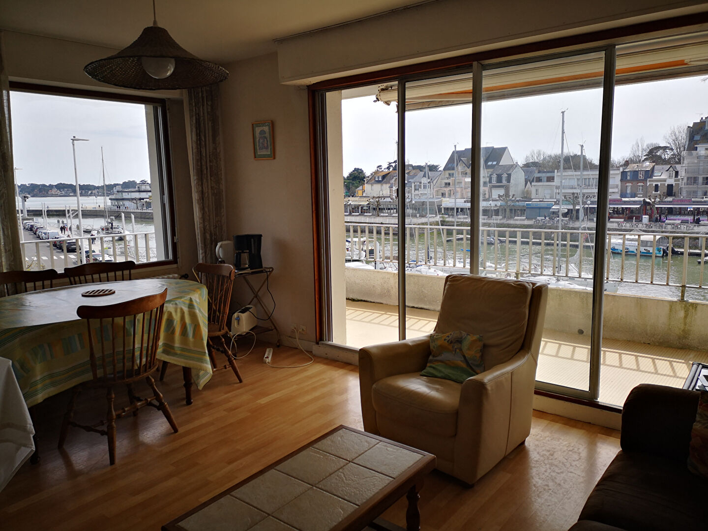 GRAND APPARTEMENT D'ANGLE  avec vue mer et port !