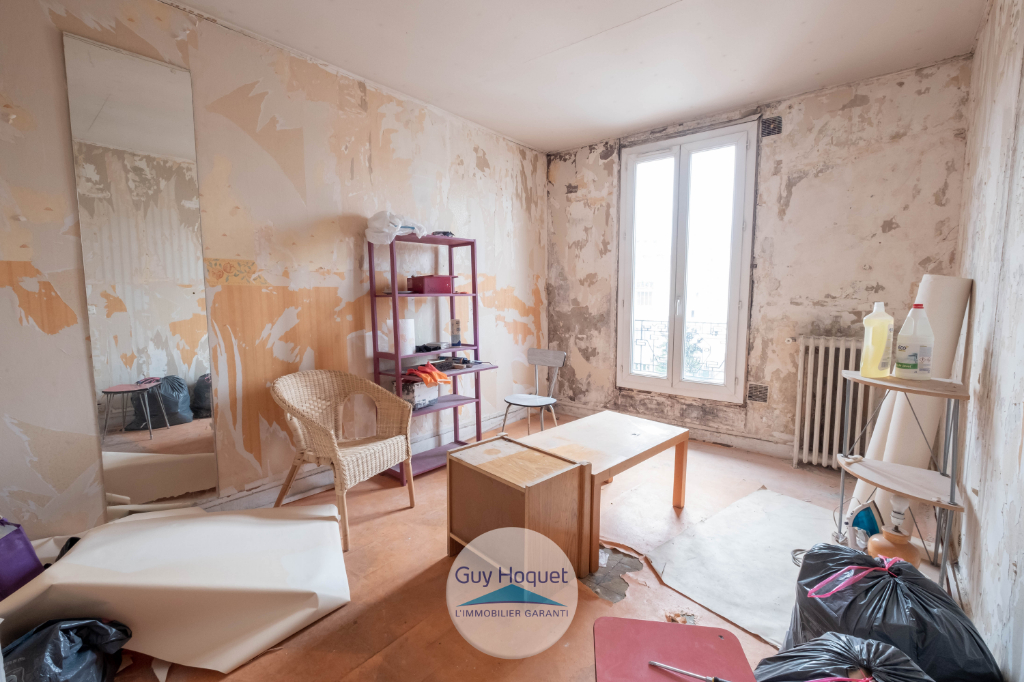 À vendre, appartement A RENOVER de 98,47m²  au sol (47,78m² CARREZ) au PRE SAINT GERVAIS (93310).