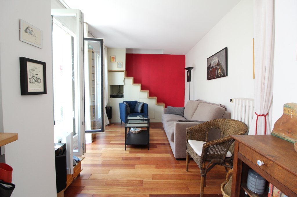 HYPER CENTRE // Maison avec cour et BOX