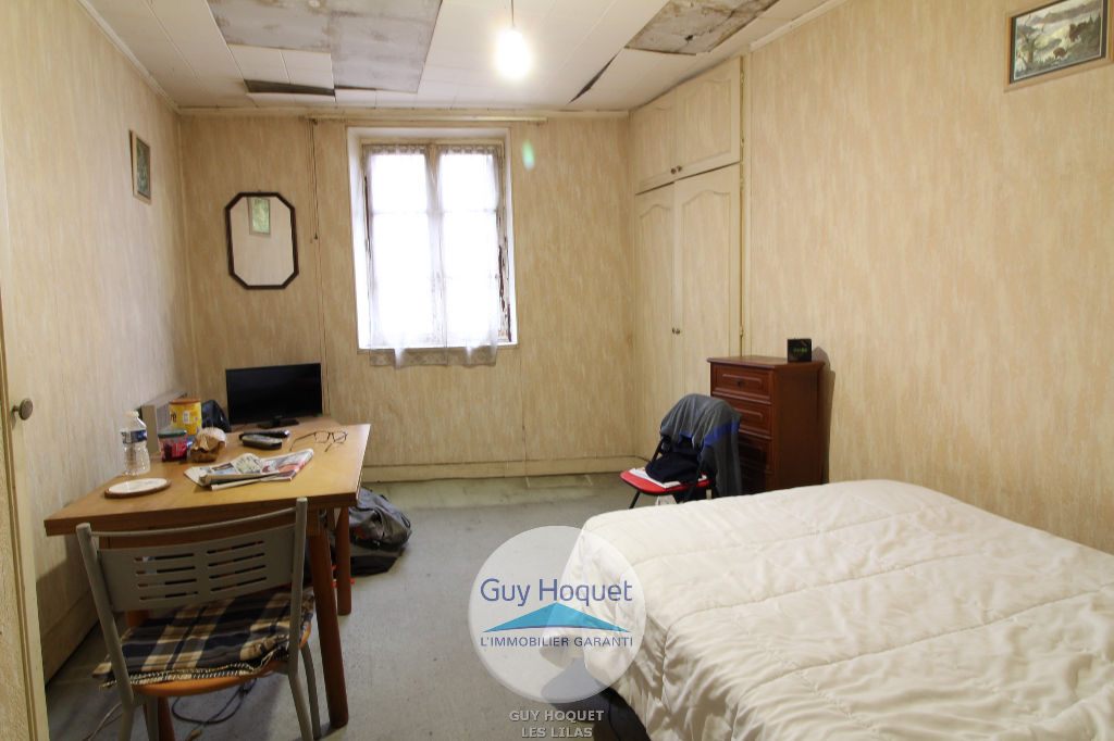 Appartement à rénover totalement / Copropriété en mauvais état (2 arrêtés d'Etat de Péril en cours)