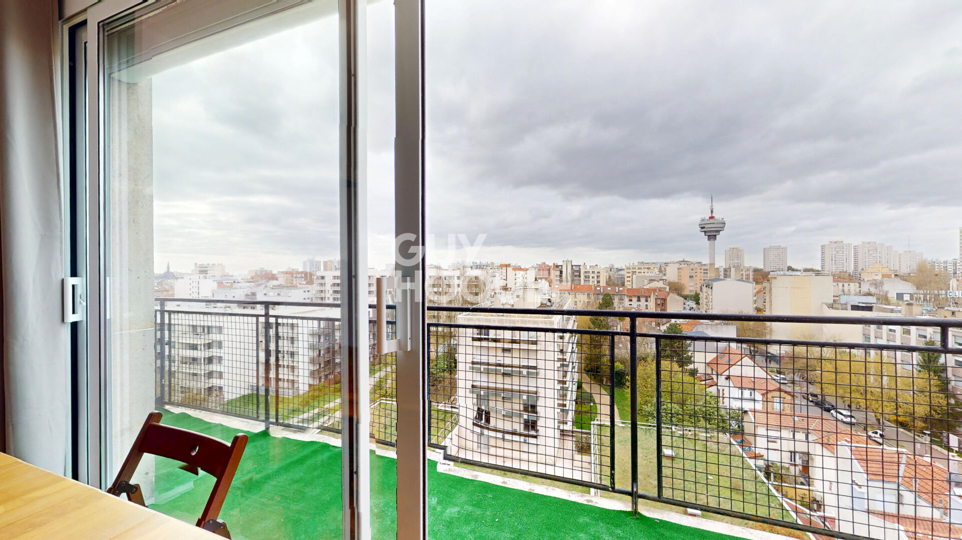 Vue panoramique et confort au pied du métro