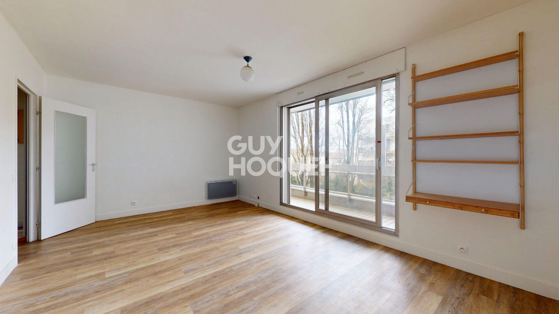 Studio avec beau balcon à louer