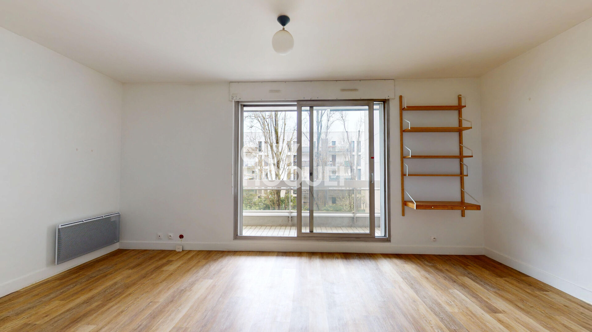 Studio avec beau balcon à louer