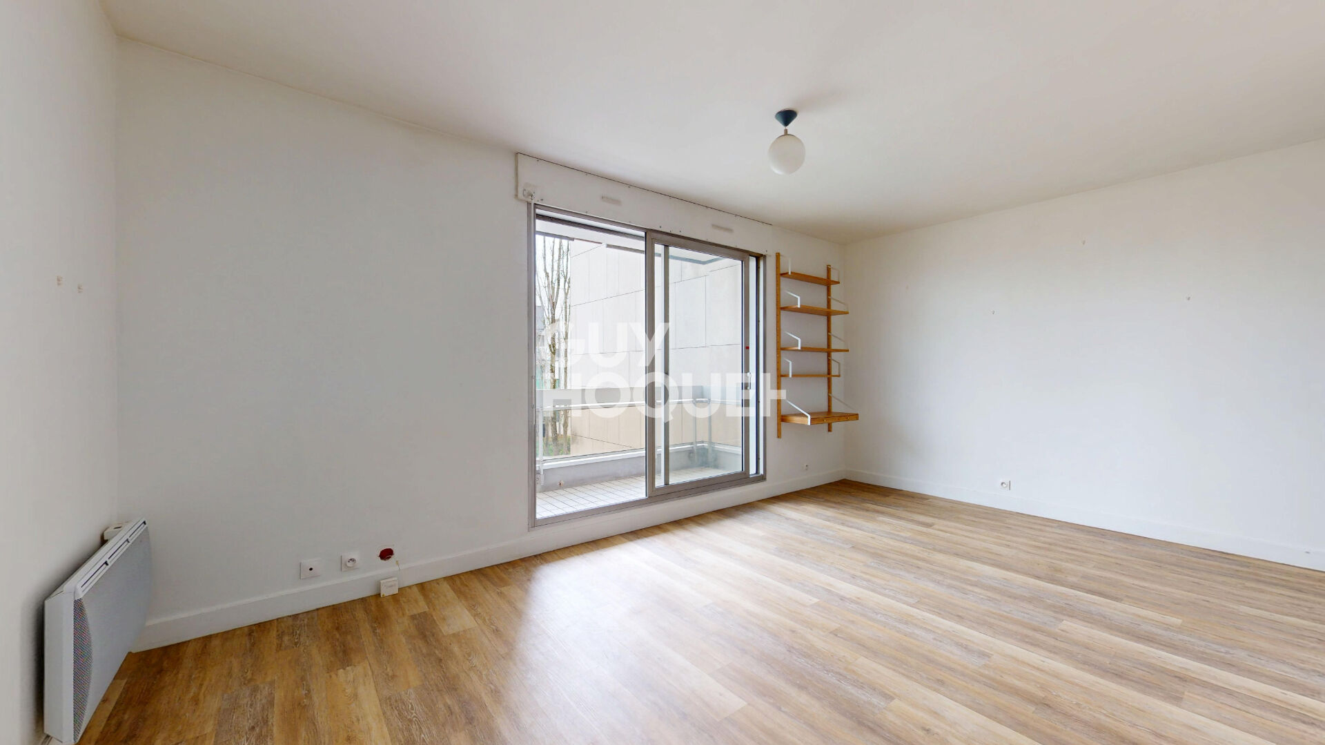 Studio avec beau balcon à louer