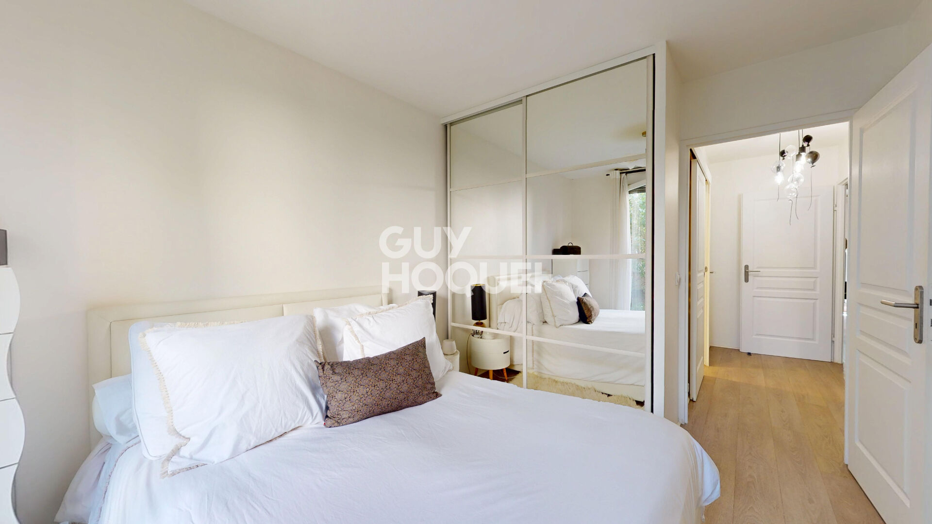 RARE AUX LILAS - REZ-DE-JARDIN D'ESPRIT MAISON EN FACE DU PARC LUCIE AUBRAC - METRO 2 MIN