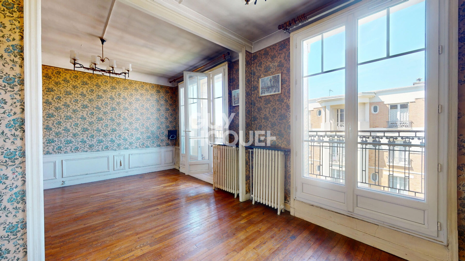 Métro Mairie des Lilas : Bel appartement des années 20 à rénover, balcon ouest et vue dégagée
