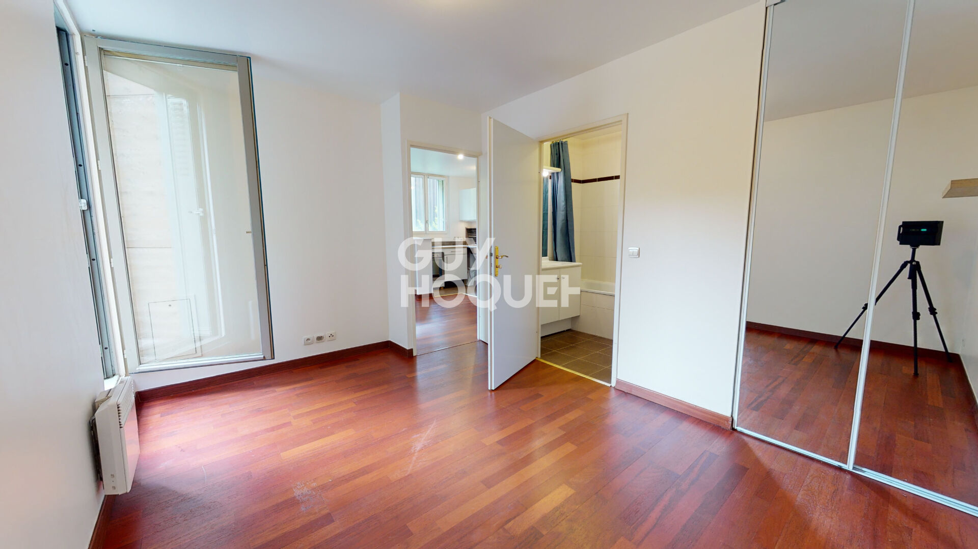 2 pièces très agréable avec grande terrasse et garage
