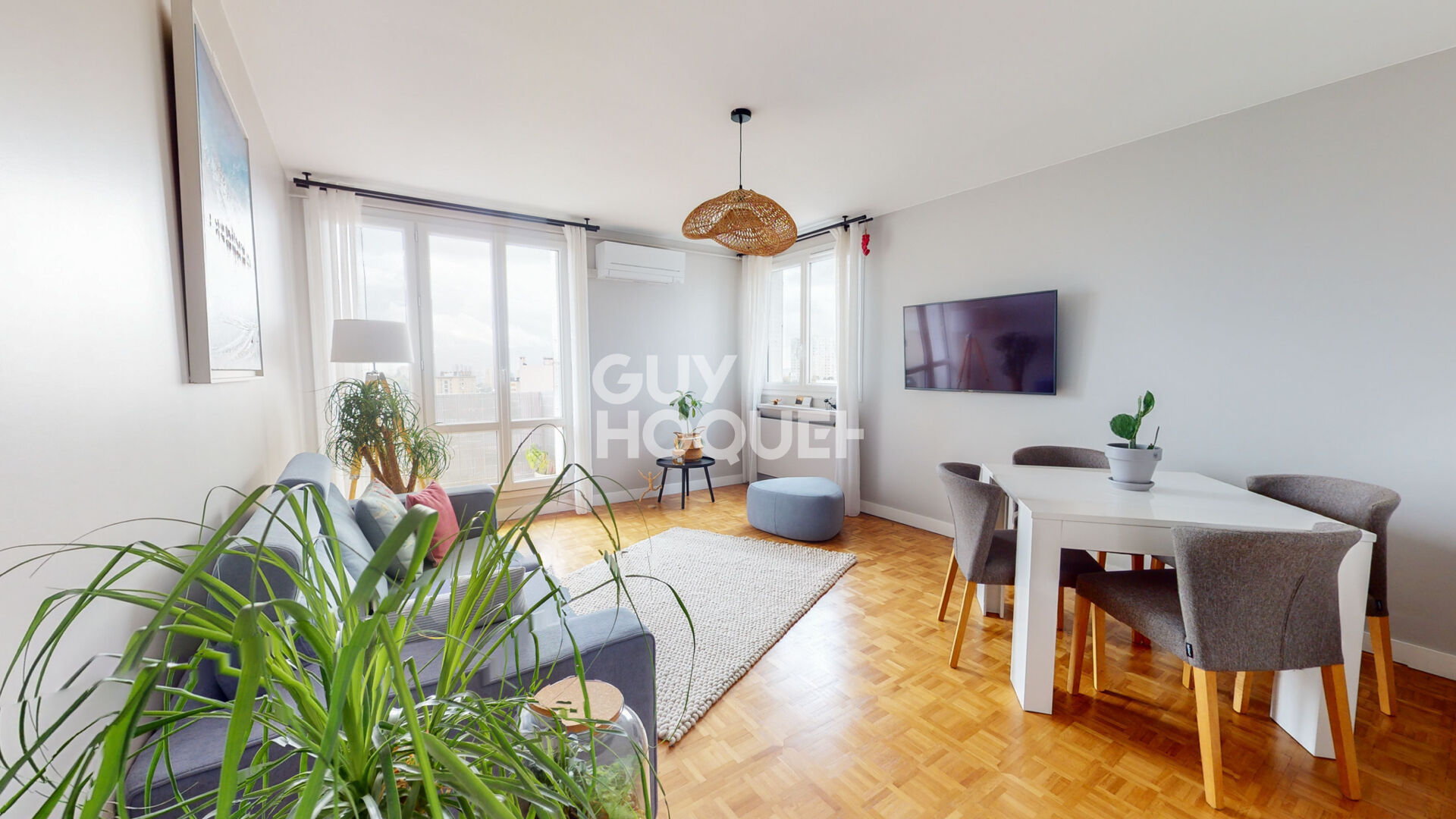 APPARTEMENT EN DERNIER ETAGE AVEC BALCON A 6min DU METRO