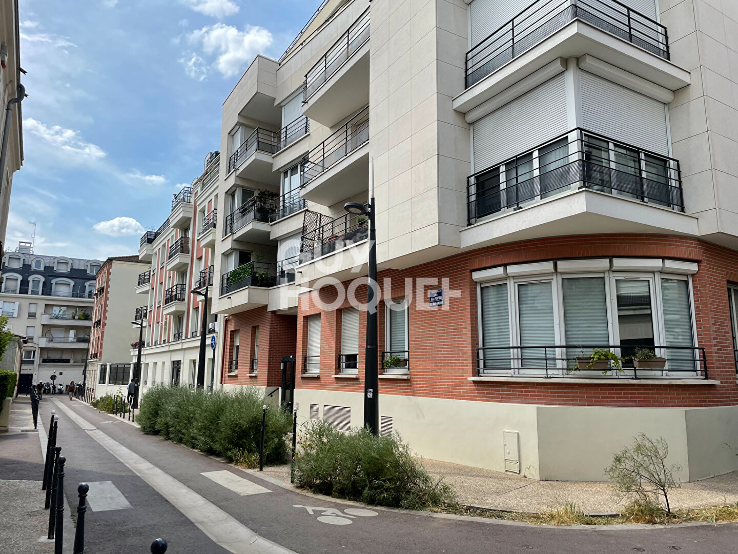 Studio (possibilité 2 pièces) en hypercentre des Lilas dans un immeuble des années 2000