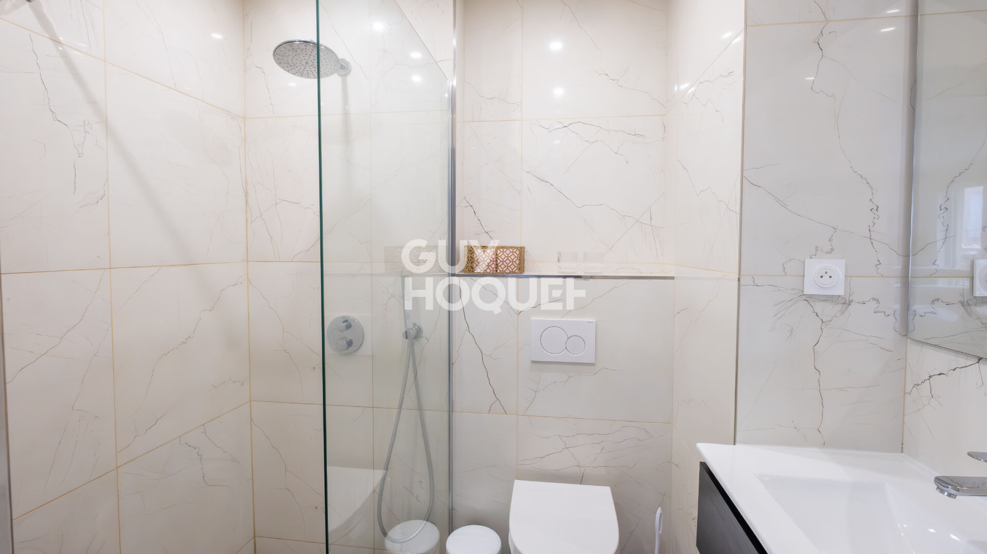 2 pièces en parfait état avec balcons dans un quartier idéal