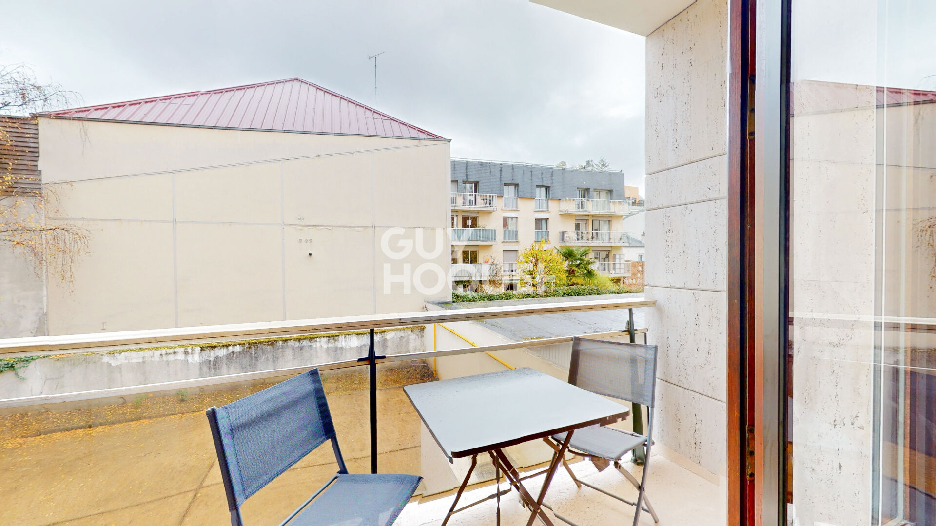 Mairie des Lilas: Véritable havre de paix avec terrasse et standing