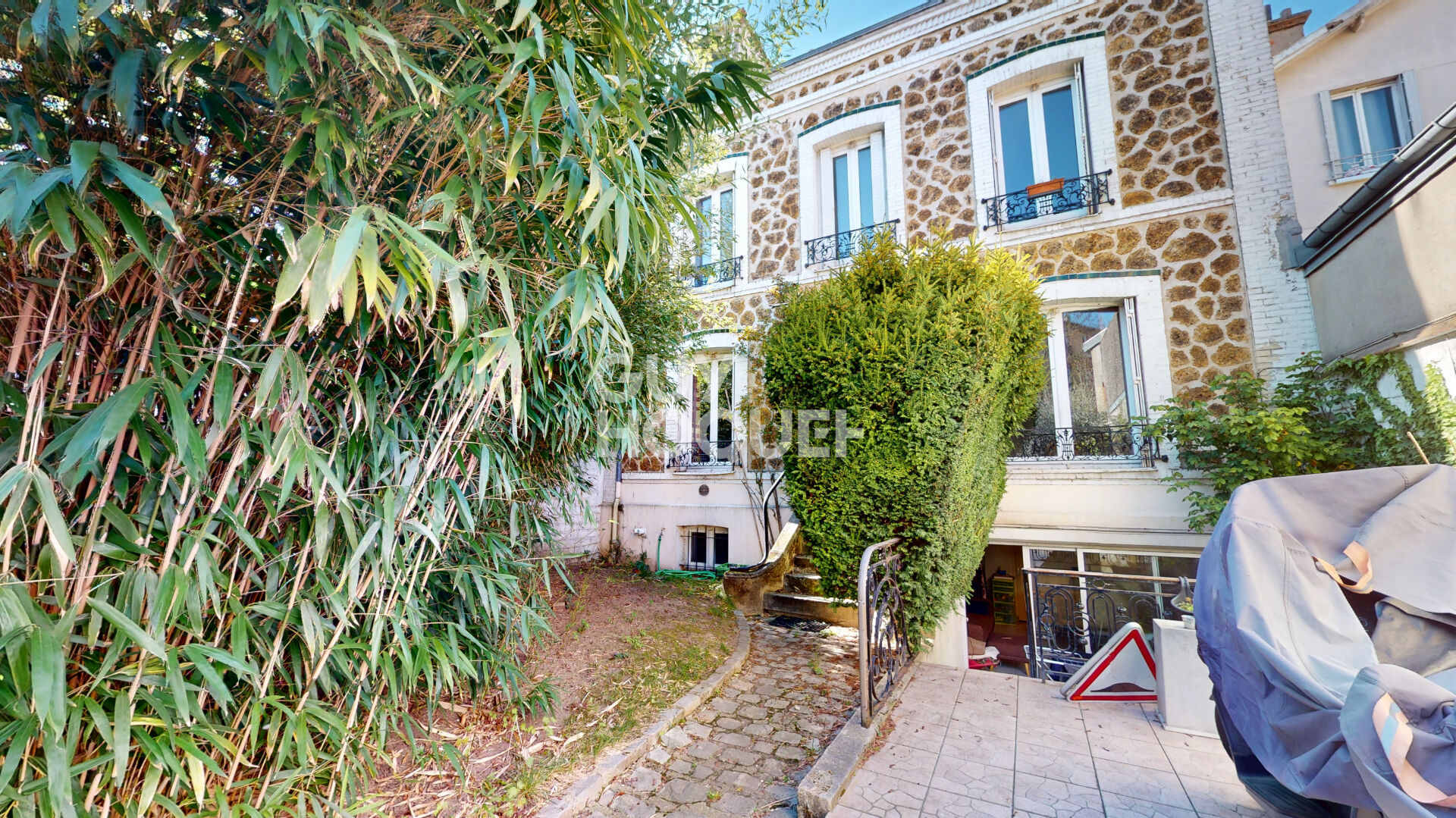 BELLE MEULIERE - 7 pièces, 160m2, avec patio et jardin - 8mn métro Mairie des Lilas - 500m de Paris