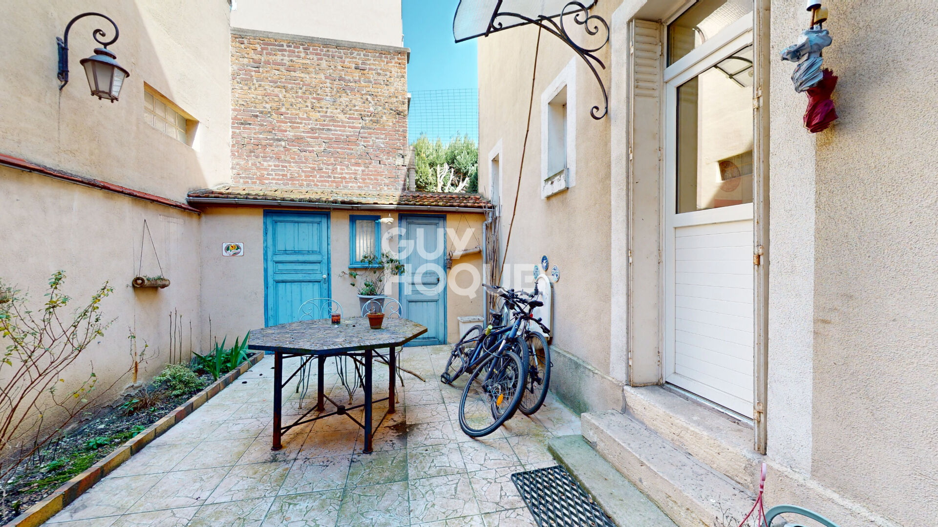 BELLE MEULIERE - 7 pièces, 160m2, avec patio et jardin - 8mn métro Mairie des Lilas - 500m de Paris