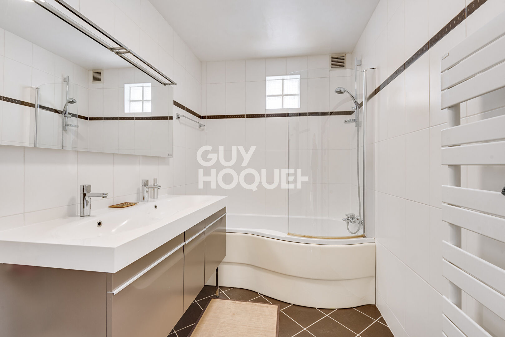 Duplex de 175M2 au sol et locaux commerciaux en bas de 220m2