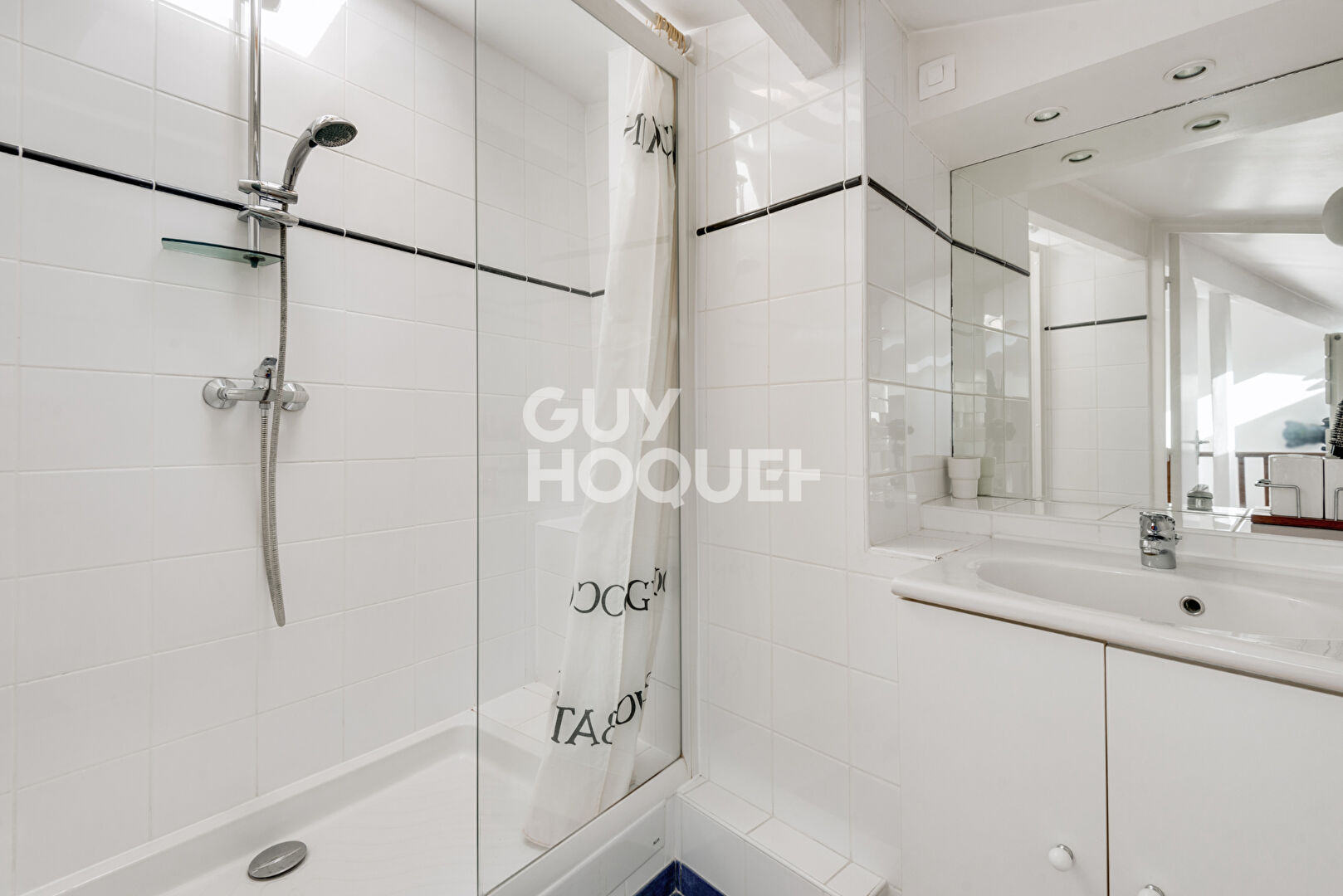 Duplex de 175M2 au sol et locaux commerciaux en bas de 220m2