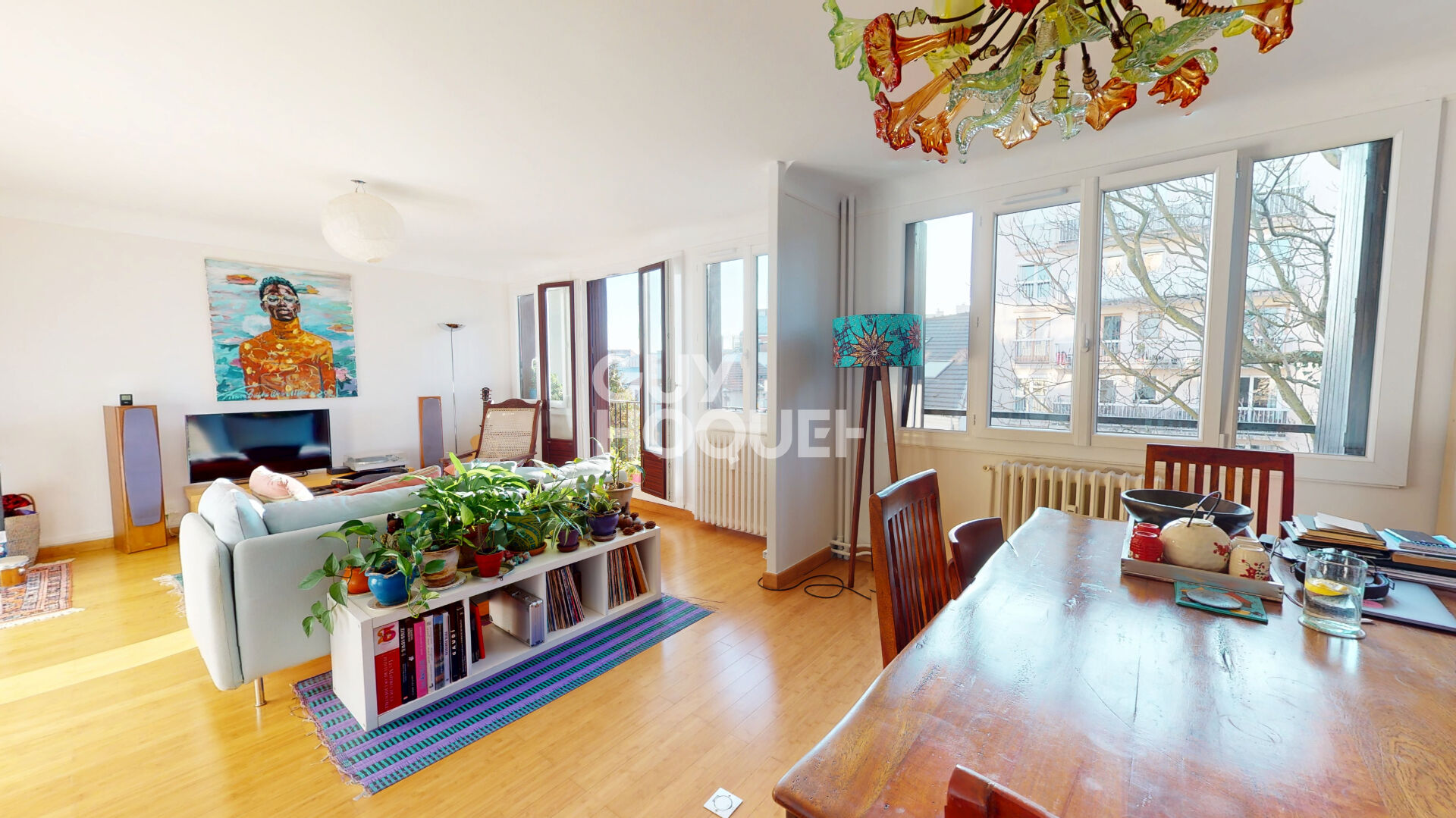 COUP DE COEUR _ superbe 3 pièces aménagé en 2 pièces LUMINEUX avec BALCON, au pied du parc et du métro