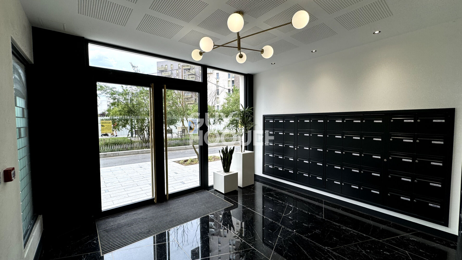 Appartement F2 - PARKING ET TERRASSE PARATGEE