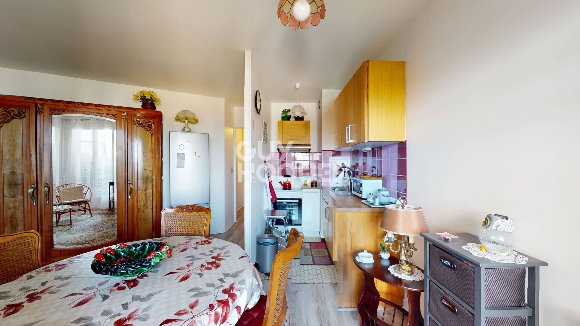 Appartement F1 + coin nuit avec VUE_5mn métro