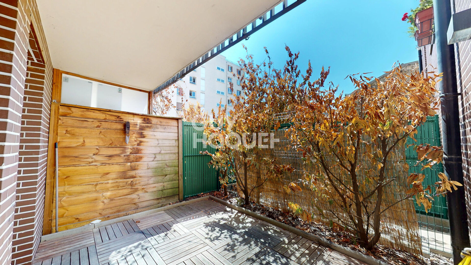 Bel appartement bien situé avec terrasse dans du récent