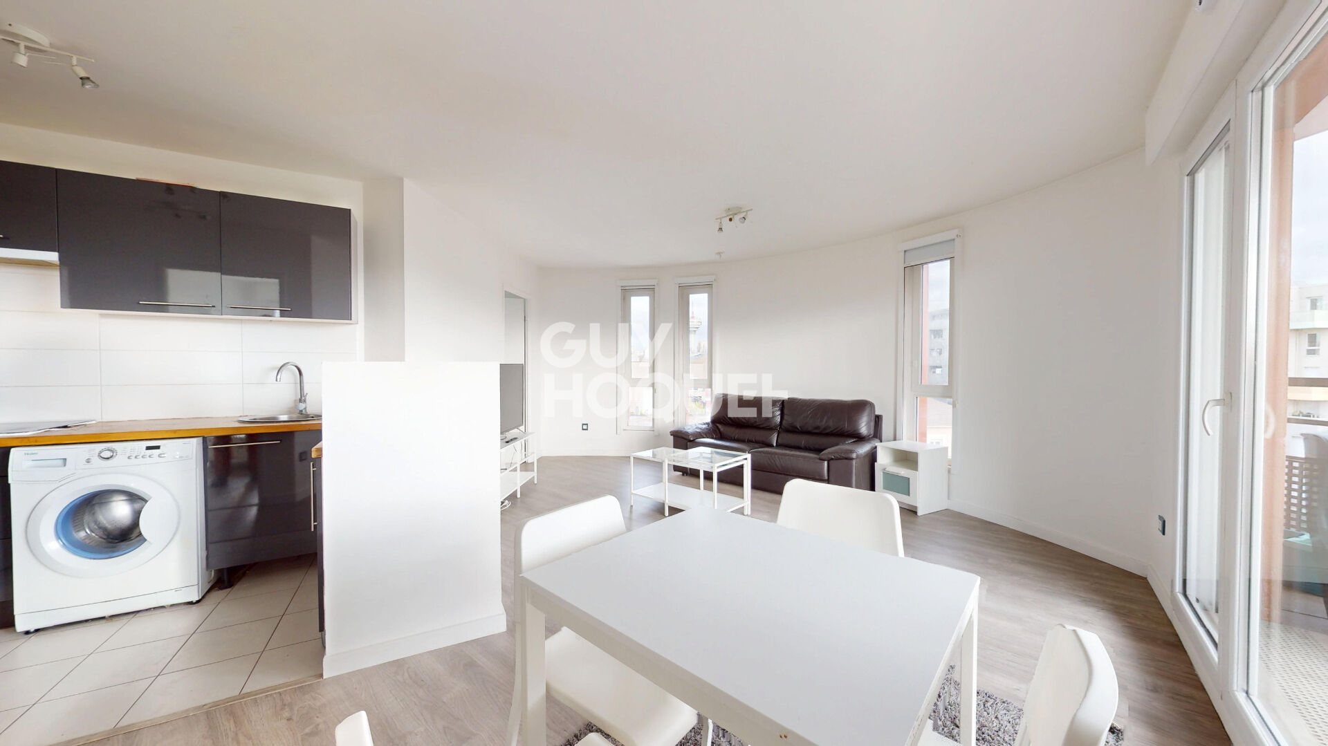 Appartement 5 pièces  77,5 m²  lumineux  Balcon