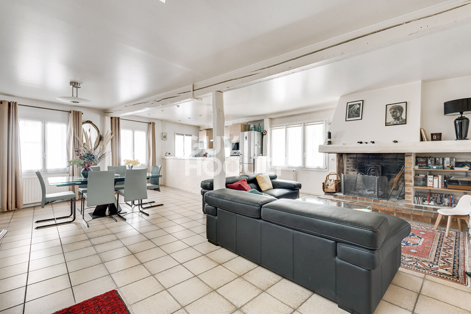 Immeuble Rue de Paris : Pleine Propriété et Potentiel Mixte