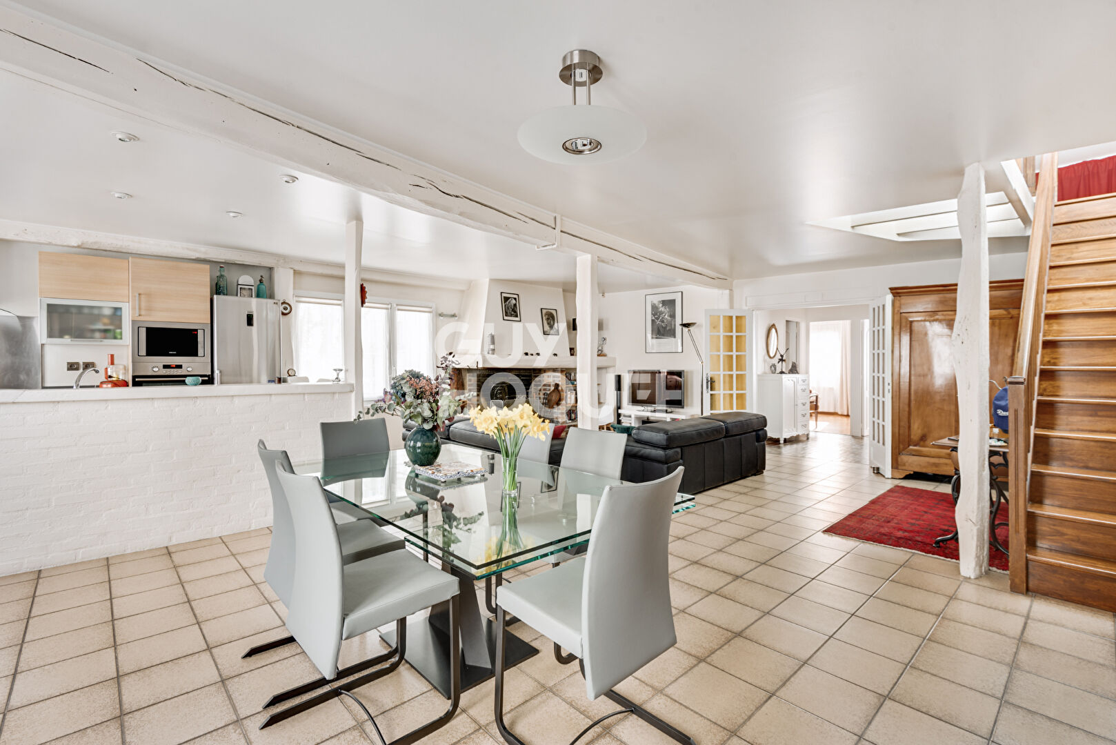 Immeuble Rue de Paris : Pleine Propriété et Potentiel Mixte