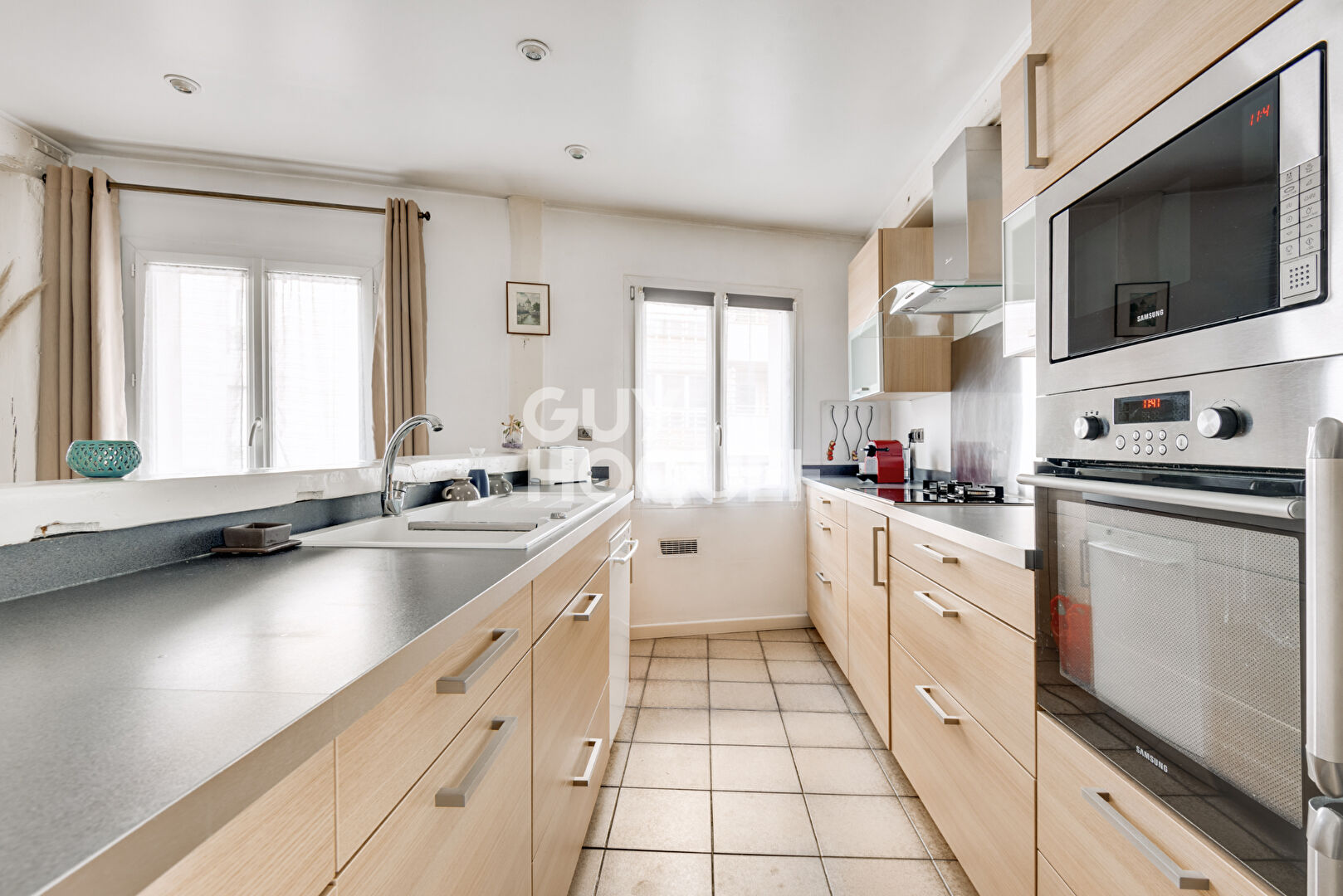 Immeuble Rue de Paris : Pleine Propriété et Potentiel Mixte