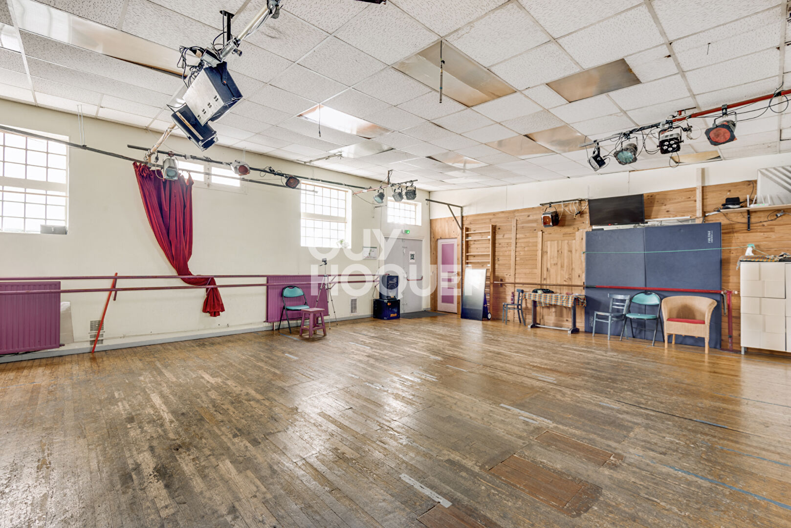 Duplex de 175M2 au sol et locaux commerciaux au rez-de-chaussée de 220m2