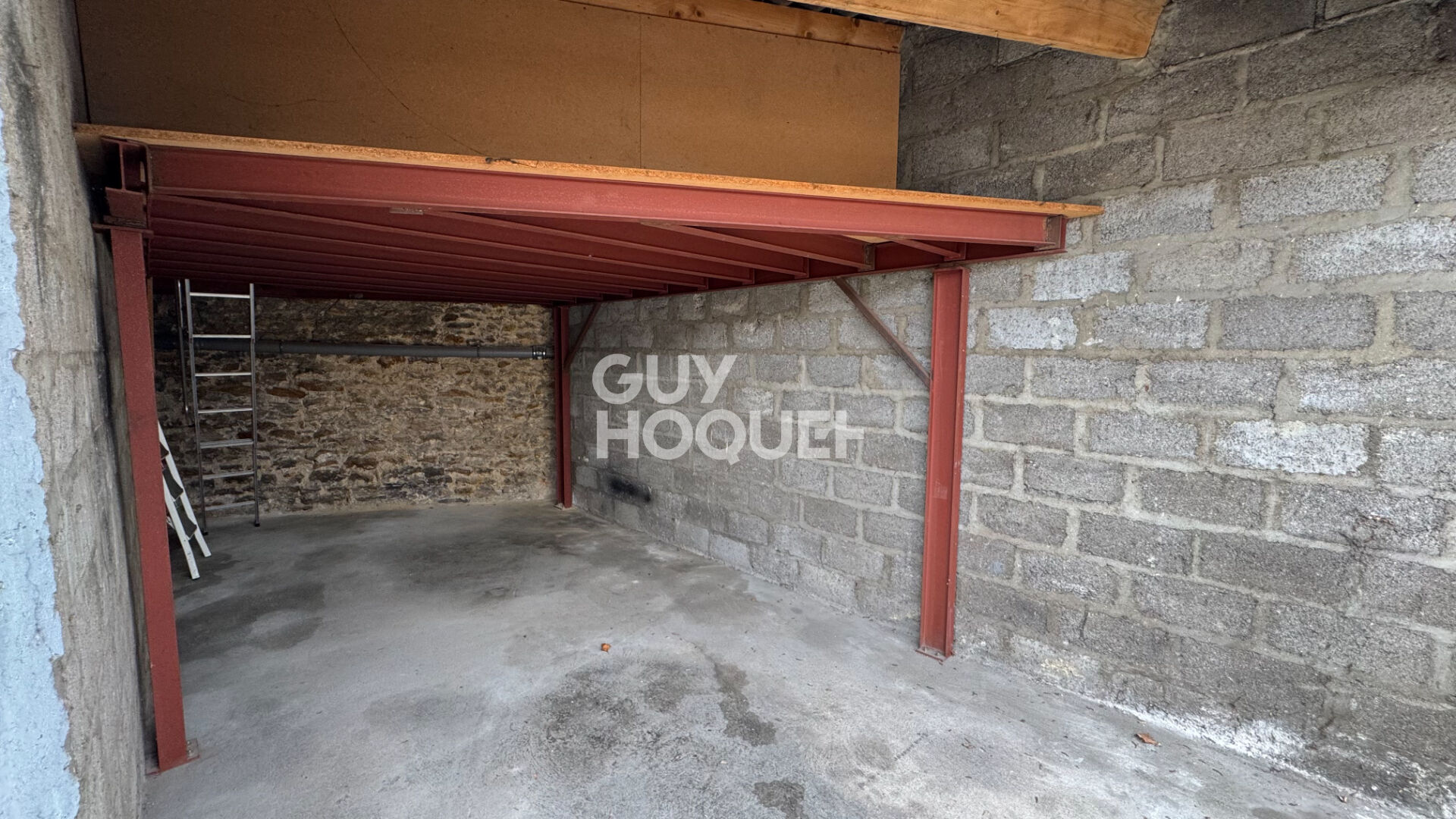 Box spacieux avec mezzanine