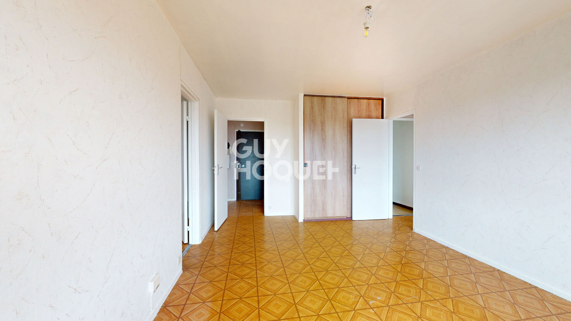 Appartement lumineux en hauteur avec Vue dégagée et Parking fermé | Jardin arboré