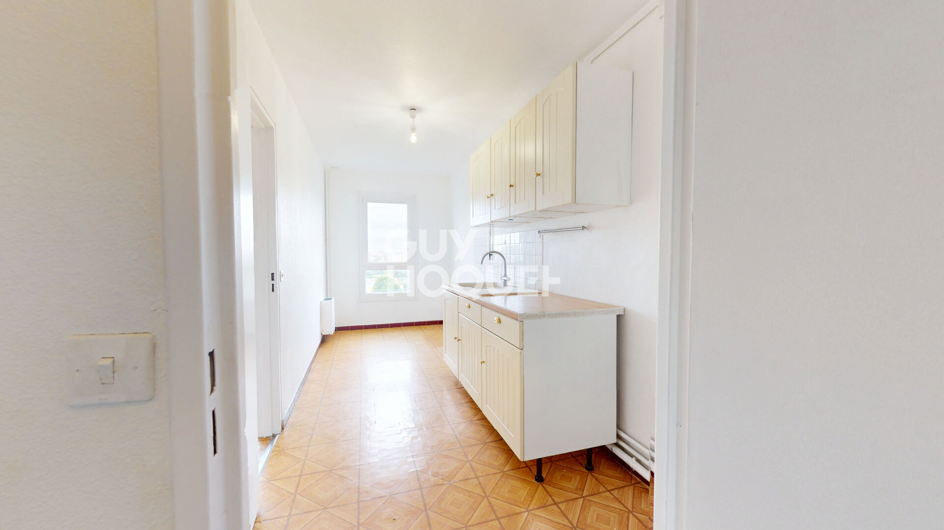 Appartement lumineux en hauteur avec Vue dégagée et Parking fermé | Jardin arboré