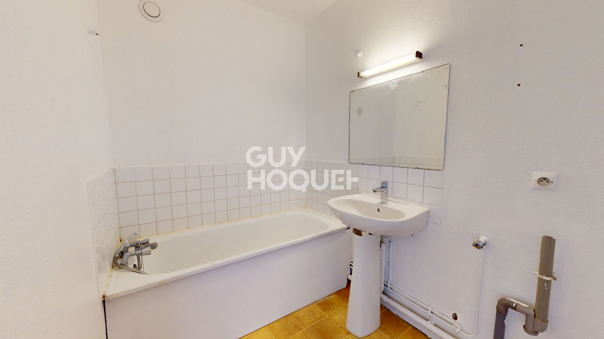 Appartement lumineux en hauteur avec Vue dégagée et Parking fermé | Jardin arboré