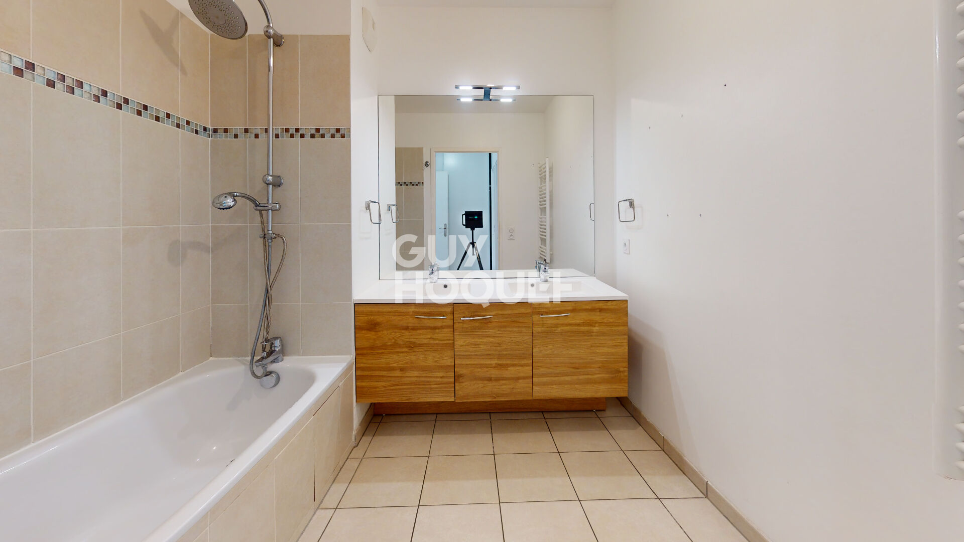 Appartement 3 pièces récent avec loggia et parking