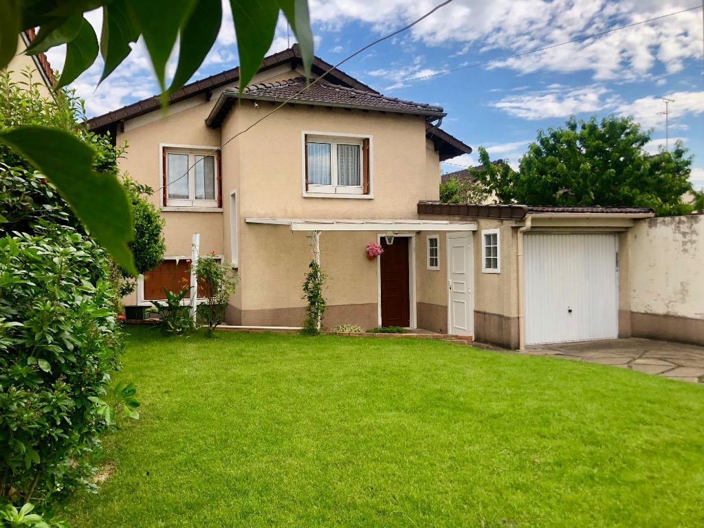 À vendre à BONDY (93140), maison d'environ 99 m².